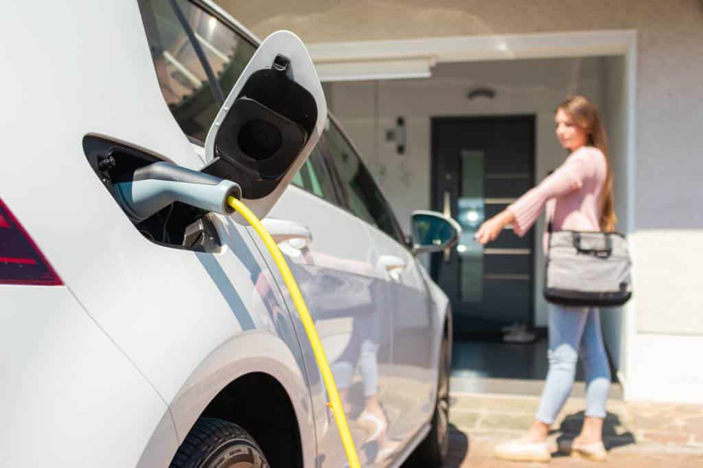 voiture électrique thermique différences véhicule conduire auto automobile constructeur conduite