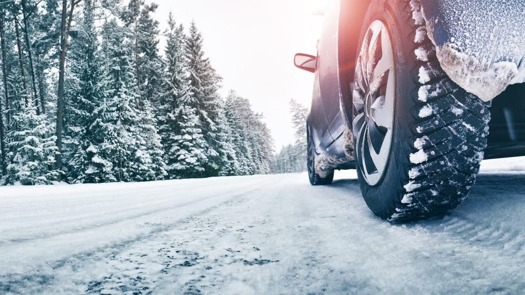 Est-ce que 2 pneus neige suffisent ? pneus neige