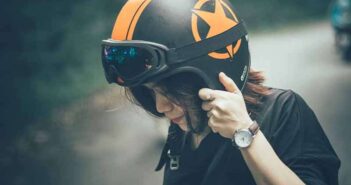 Comment choisir un casque moto pour femme