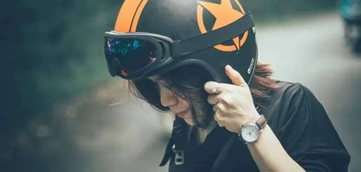 Comment choisir un casque moto pour femme