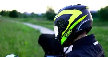 Pourquoi utiliser des autocollant pour casque de moto