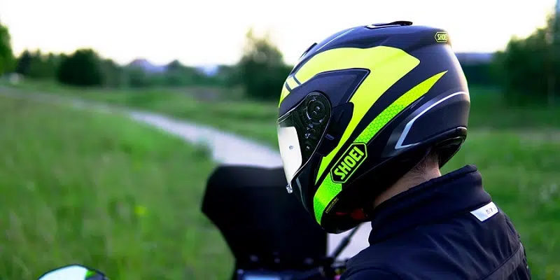 Pourquoi utiliser des autocollant pour casque de moto
