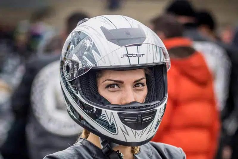 choisir un casque moto pour femme