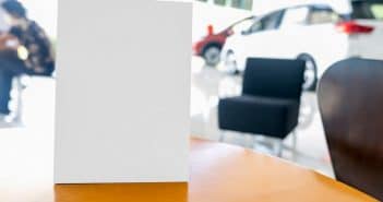 PLV automobile, réseaux sociaux : quels sont les moyens de communication d’une concession automobile ?
