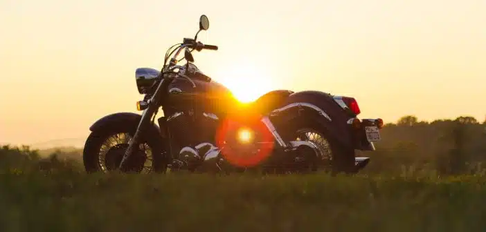 Préparez-vous pour l'été à moto : conseils et équipements indispensables