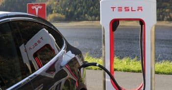 Véhicule électrique : Renault fait-il mieux que Tesla ?